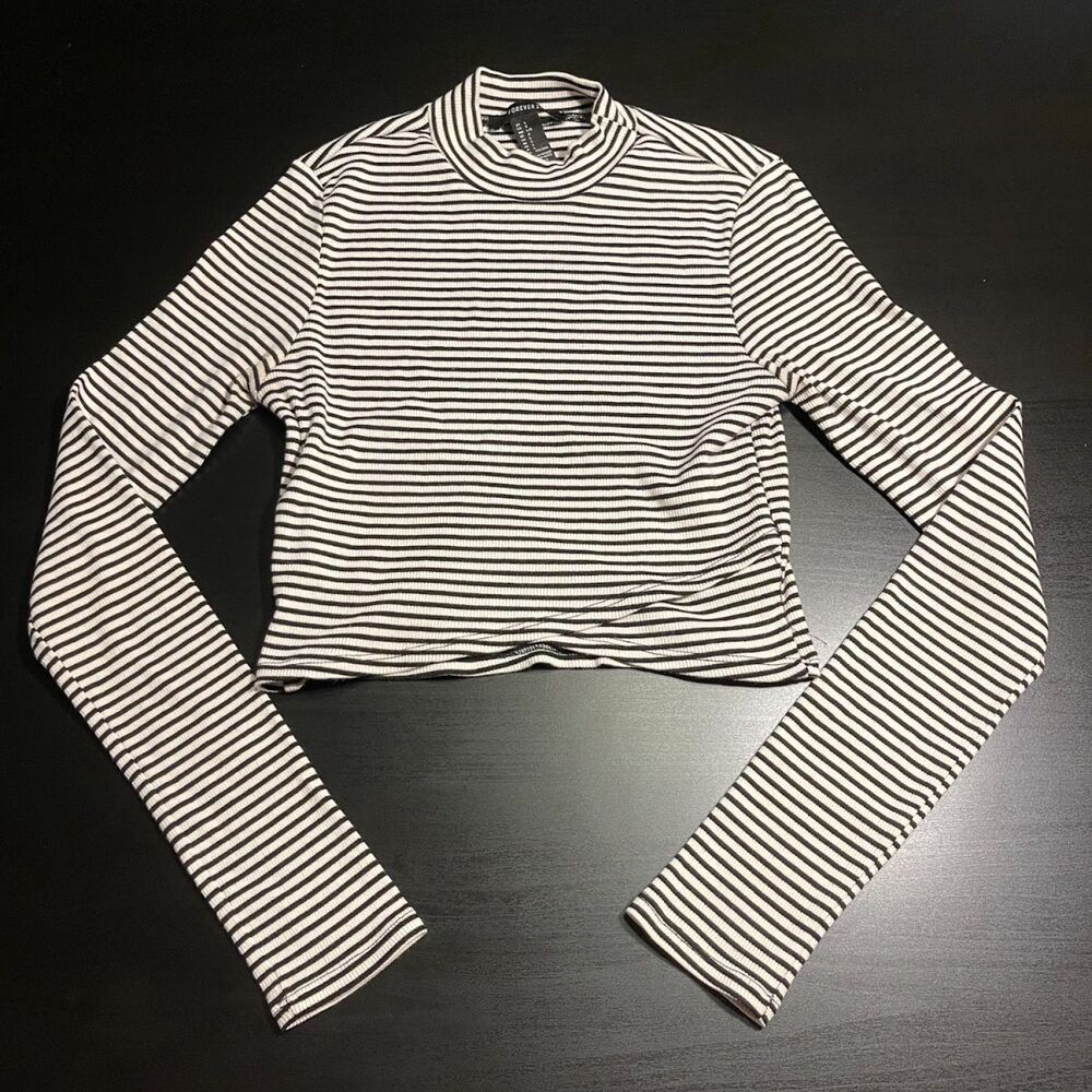 Forever 21 Women's Striped Cropped Turtleneck – Black & White – Size Small